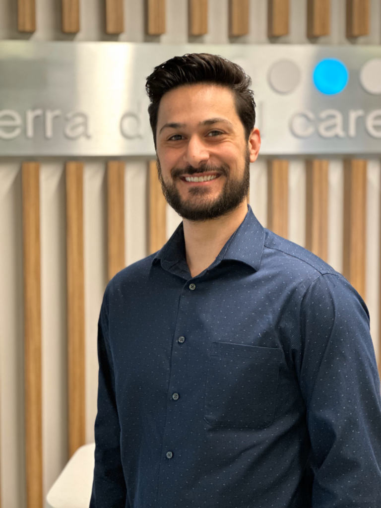 Dr. Sama Banaei - Dentist